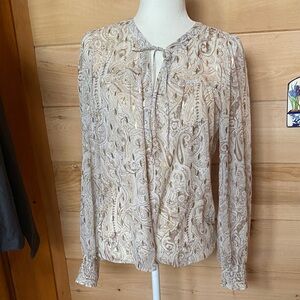 Autres filles print top with gold embossed leaves, puff sleeves. Lined NWOT